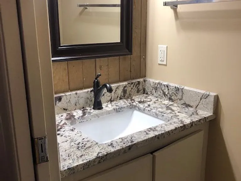 1323 Hickory Ln — Photo 12