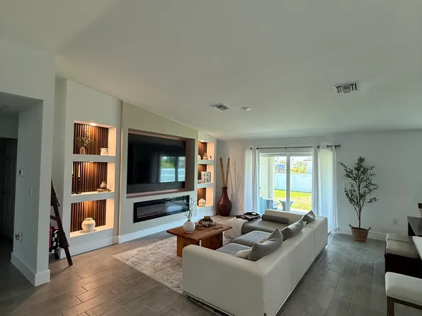 3605 11th St SW #1, Lehigh Acres, FL 33976