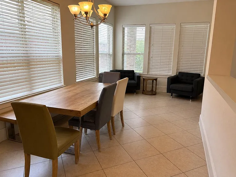 515 Newington Ln — Photo 12