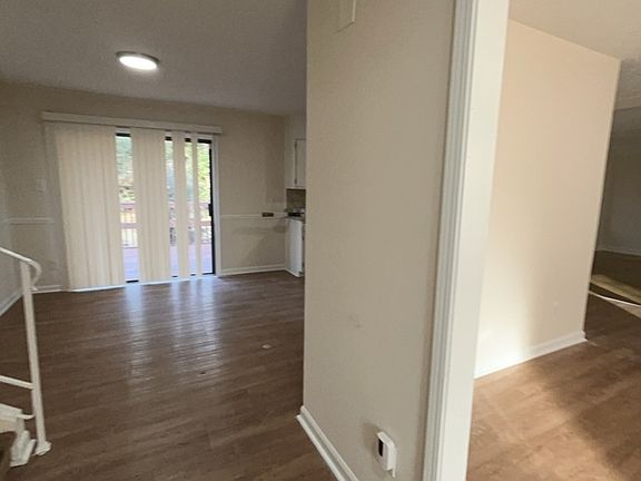 3rd image of 463 Rock Meadow Dr
