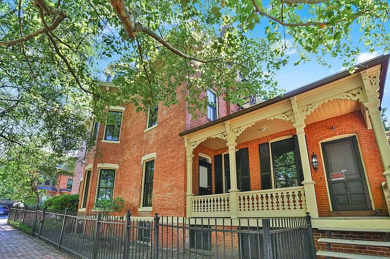 2 bed, 1.0 bath, 1080 sqft, $2,200 — Photo 3