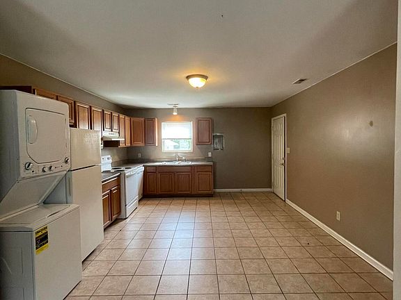 2nd image of 114 Cordell Cir
