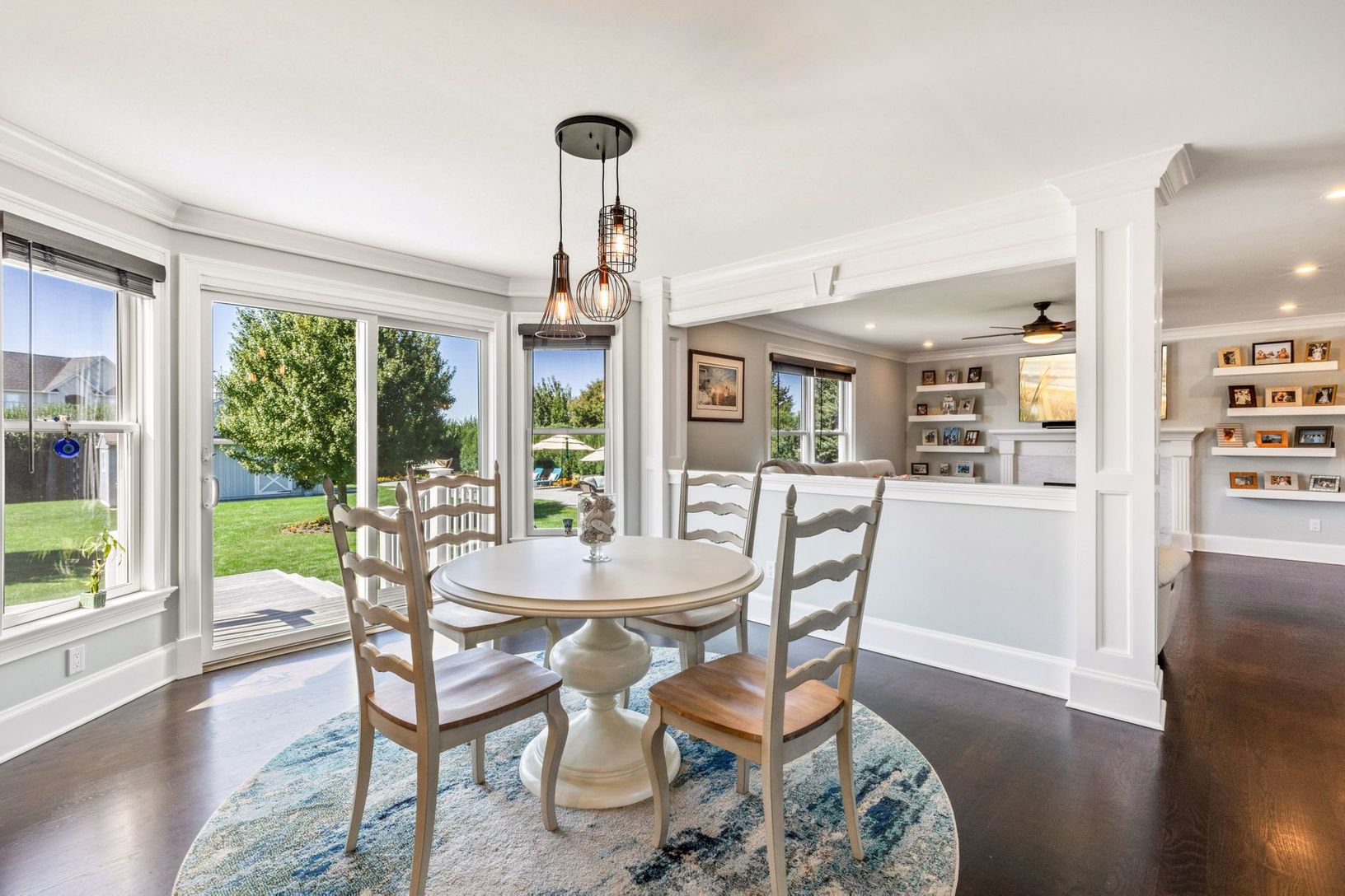  Casual Dining to Family Room w/fireplace