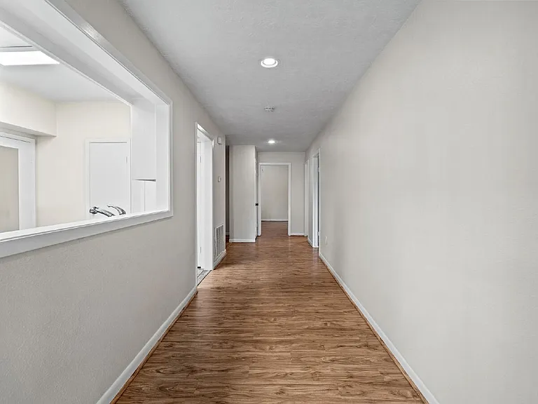 12 Hallmark Dr — Photo 16