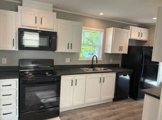 3833 Iroquois Dr, Fort Gratiot, MI 48059