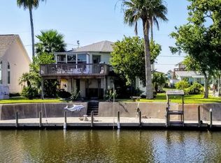 242 Starboard Ave, Rockport, TX 78382