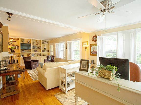 5th image of 24 Hillside Ave