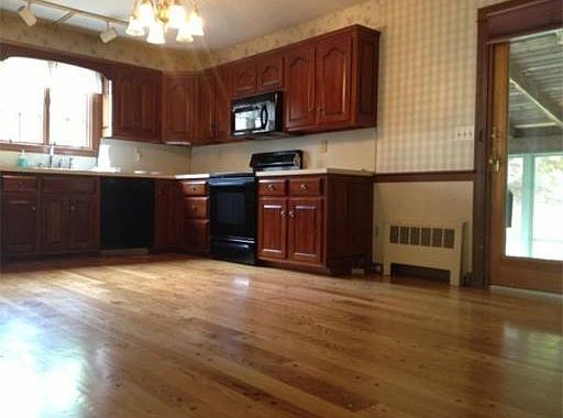 3rd image of 198 King Philip St
