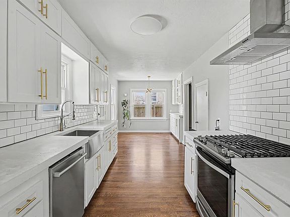 5th image of 823 NW 47th St
