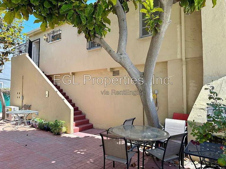 1016 1/2 S Crescent Heights Blvd — Photo 26