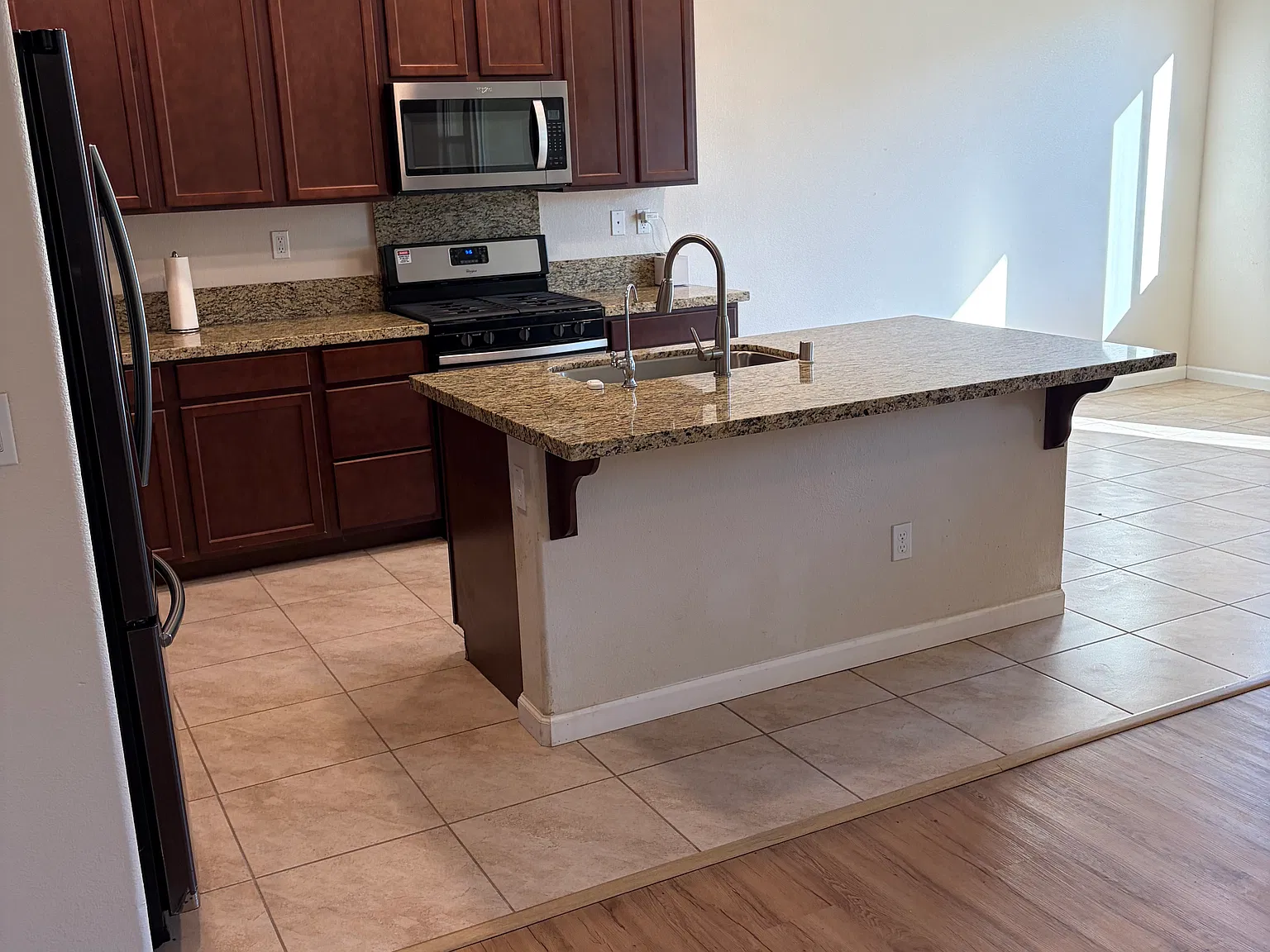 3 bed, 1571 sqft, $3,650 — Photo 4