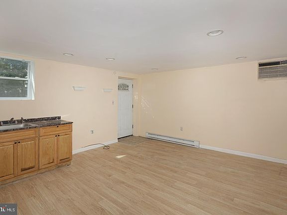 5th image of 801 E Willard St #1