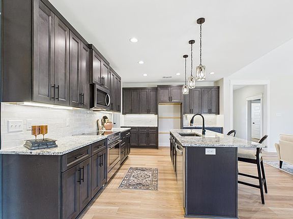 4th image of 3601 Clearview Dr