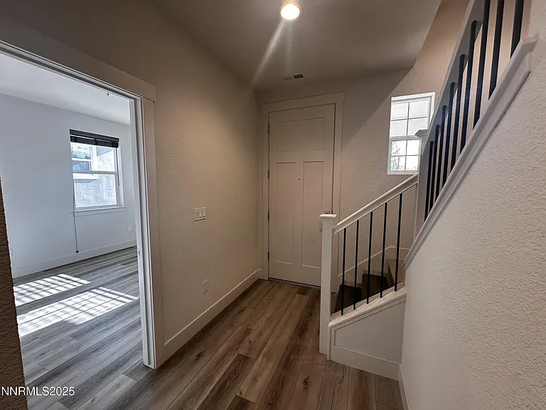 1326 Little Ln — Photo 6