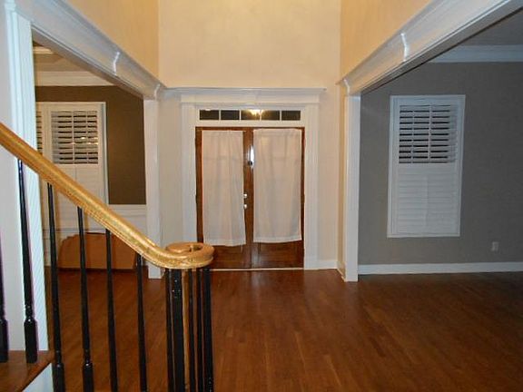 4th image of 2945 Fredrick Dr