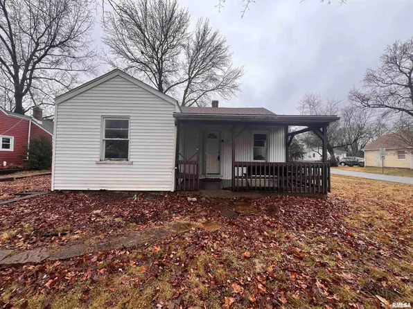 919 W Sycamore St, Carbondale, IL 62901