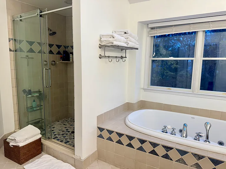 368 Hoyt St — Photo 35