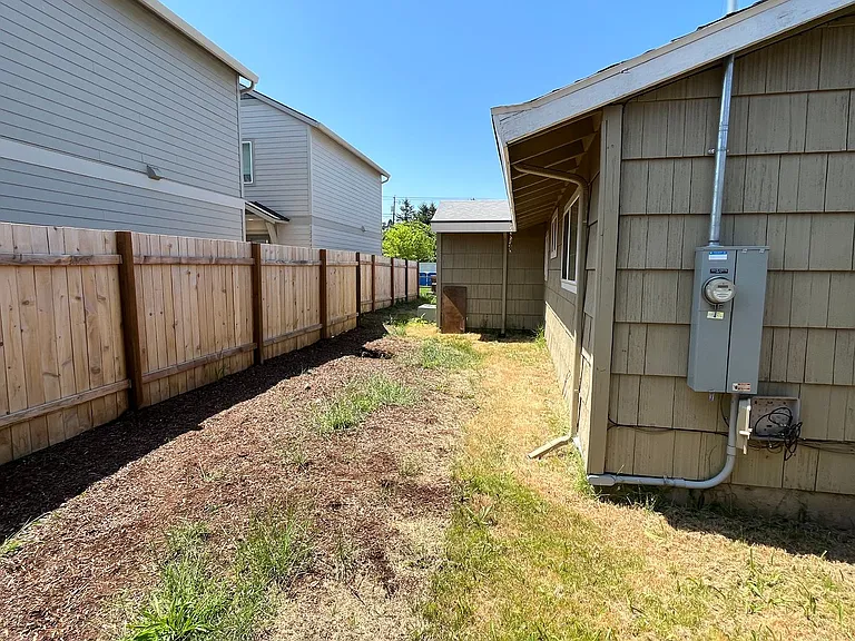 12244 NE Stanton St — Photo 14