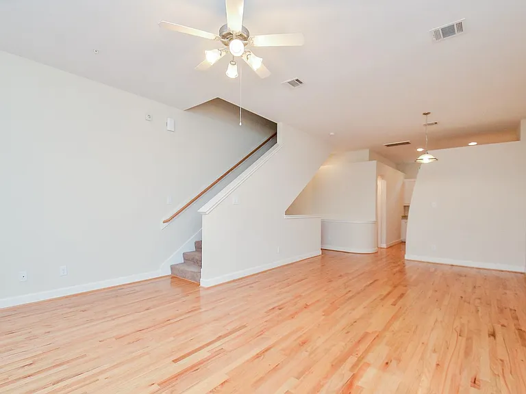 11315 S Main St #301 — Photo 19