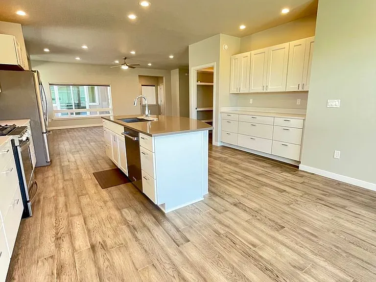 304 E Stanford Ave — Photo 17