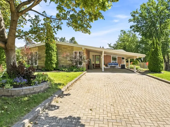 2 Crestwood Ave, Peterborough, ON K9J 1M8