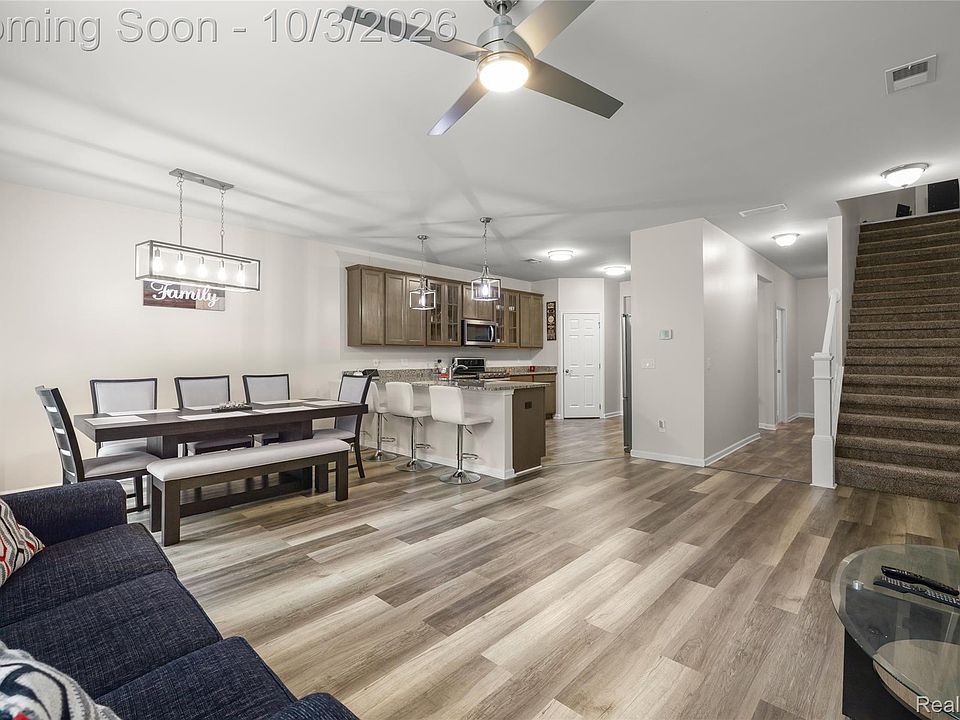 23116 Clarewood St, photo 5