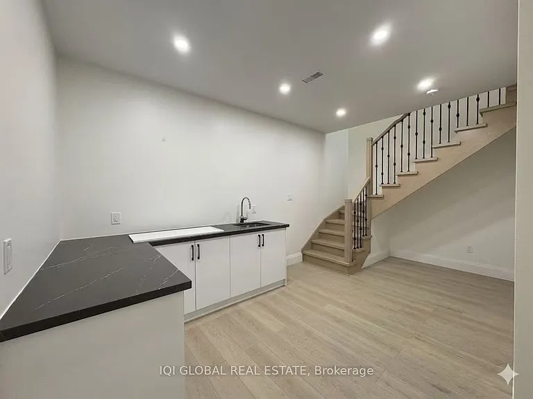57 Threadneedle Cres — Photo 18
