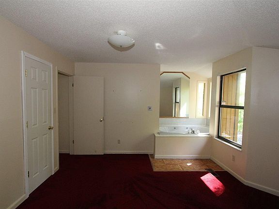 5th image of 708 Maples Ct