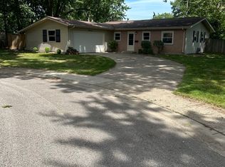 19 Eton Ct, Springfield, IL 62702