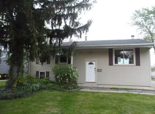 711 Parkside Cir, Streamwood, IL 60107