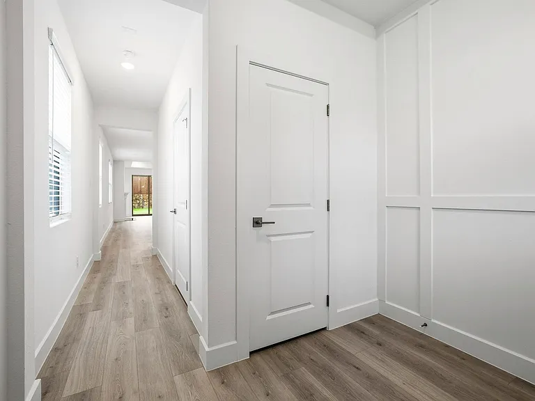 619 Sagebrush Trl — Photo 1