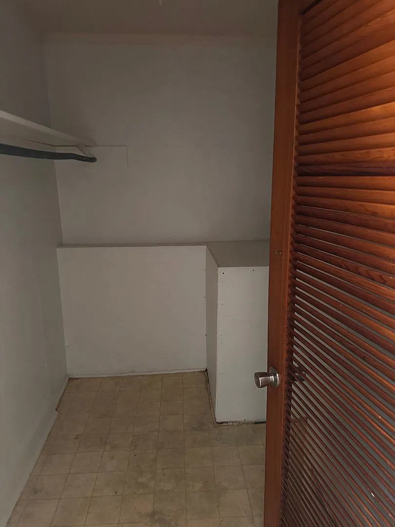 Affordable- 1-Bedroom 1-Bath - Great Location Near Publix Shopping Center! — Photo 2
