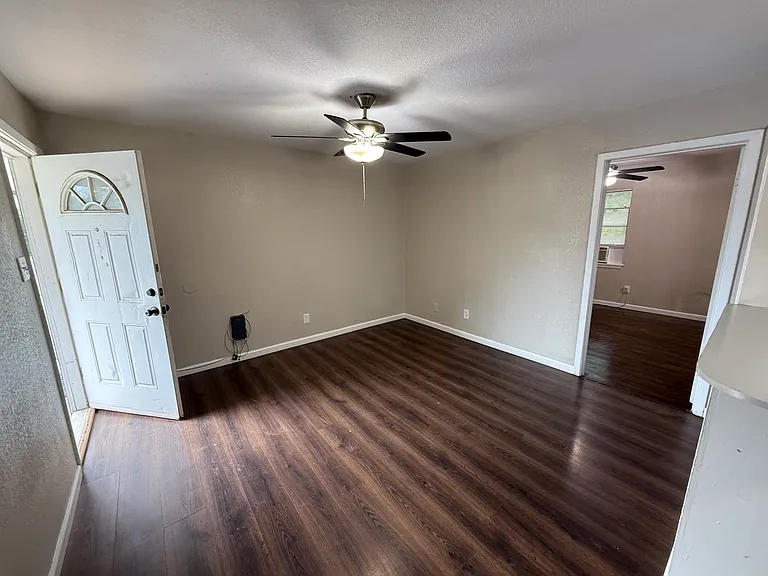 207 Wolf St #B — Photo 12