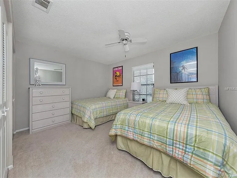 360 Three Lakes Ln #J — Photo 3