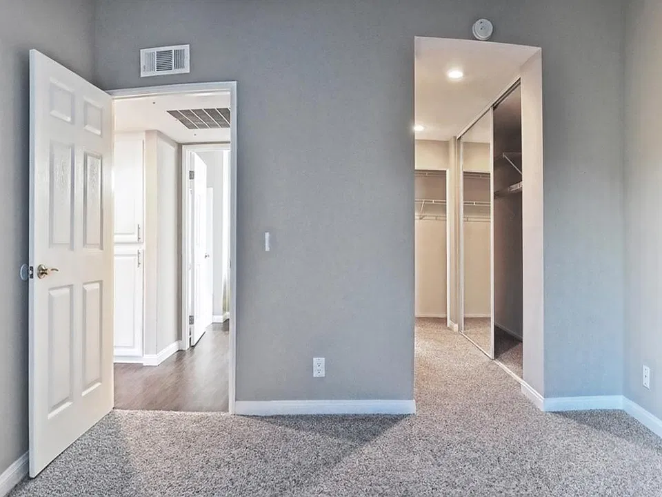 26130 Laguna Ct