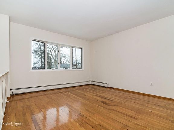 4th image of 12 Spruce Dr