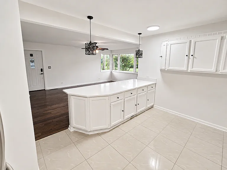 805 Leclaire Ave — Photo 5