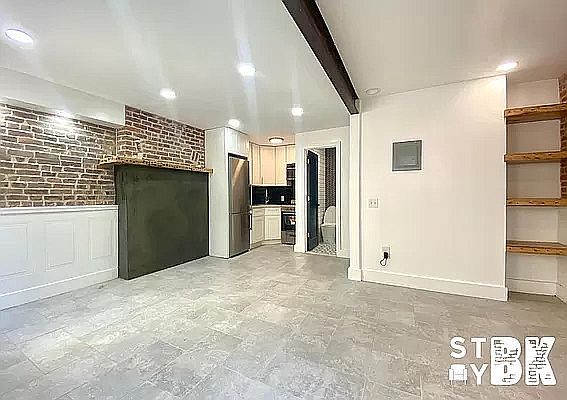 3rd image of 511 Van Buren St #1R