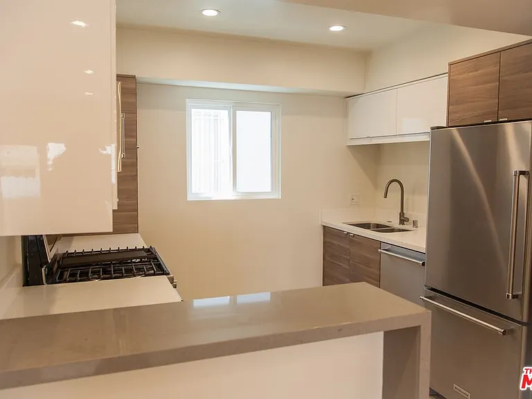 508 N Kings Rd #2 — Photo 12