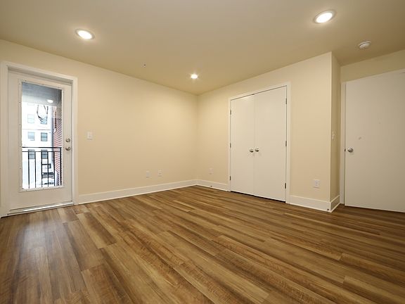 4th image of 1519 N Sydenham St