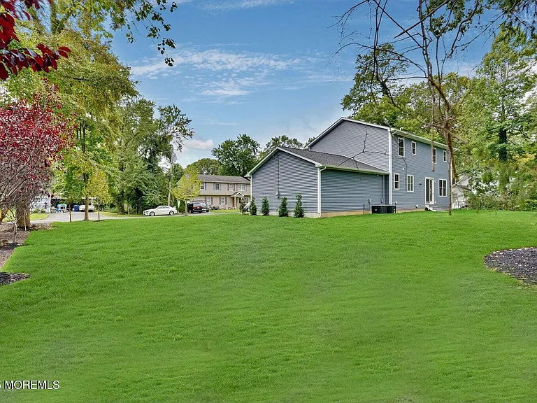 909 Bloomfield Ave — Photo 12