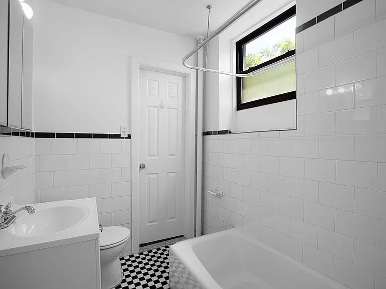 30 Greenwich Ave #6B — Photo 4