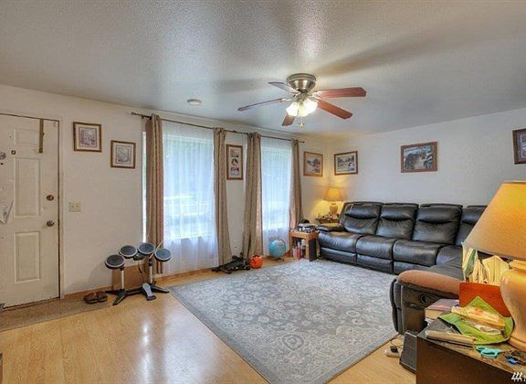 4th image of 310 E Skookum Dr