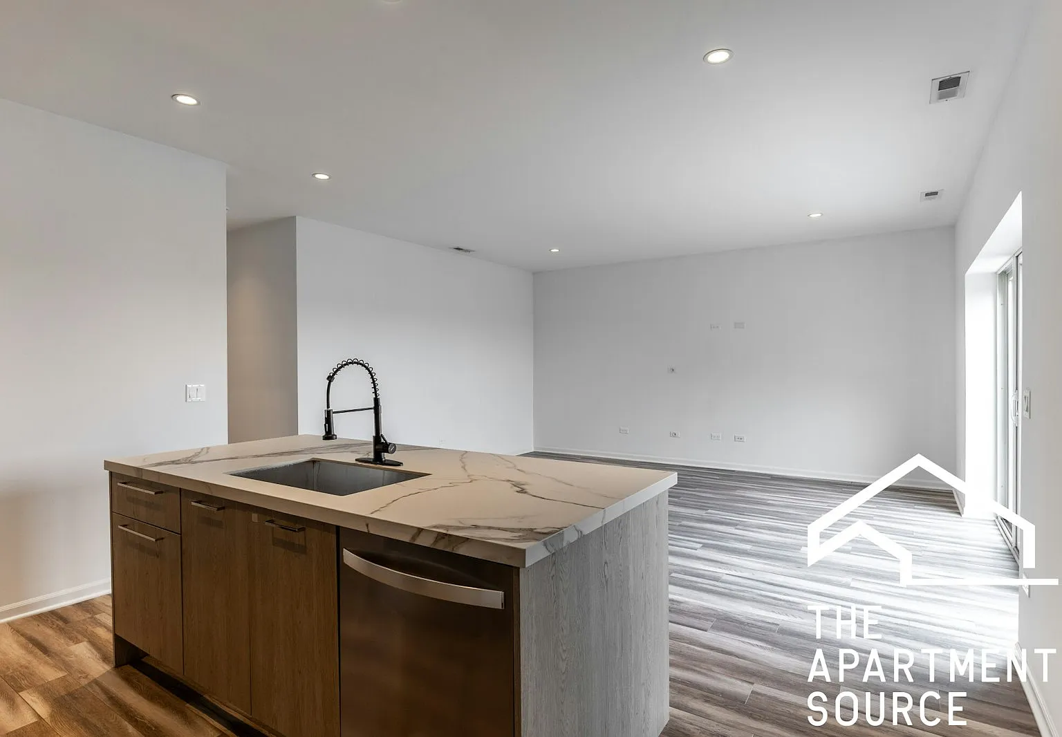 2533 West Fullerton Avenue, Unit 5 — Photo 4