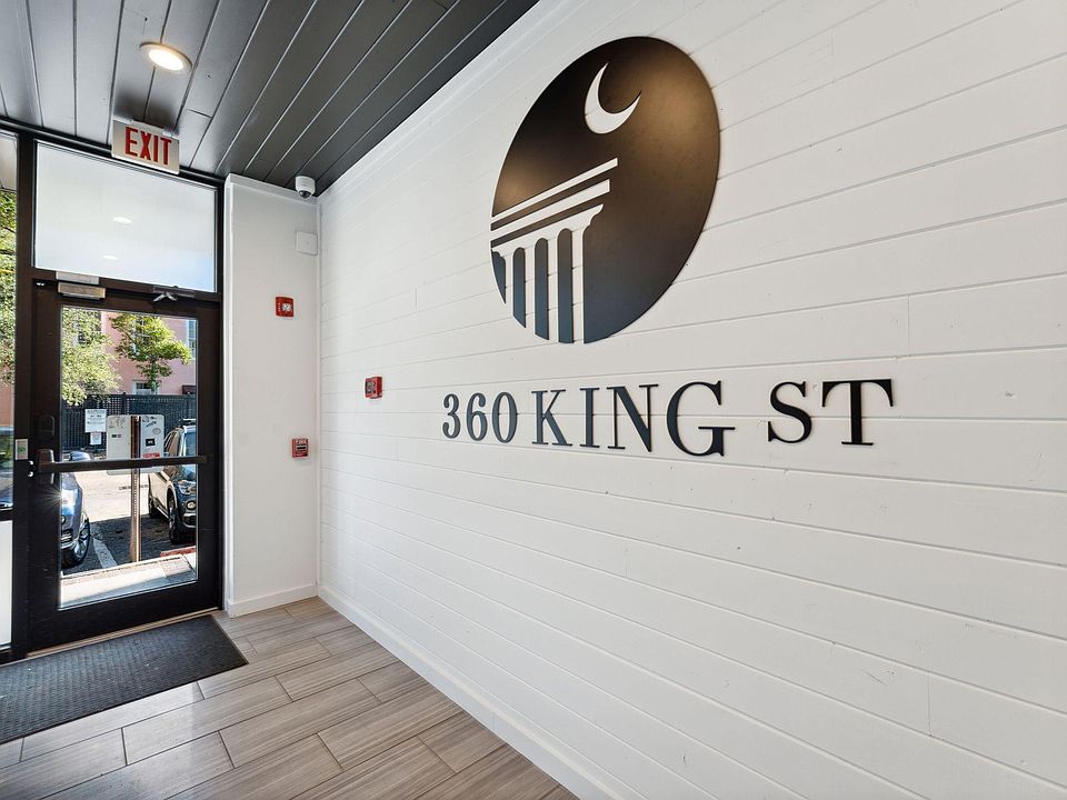 Main Entrance/Mailroom