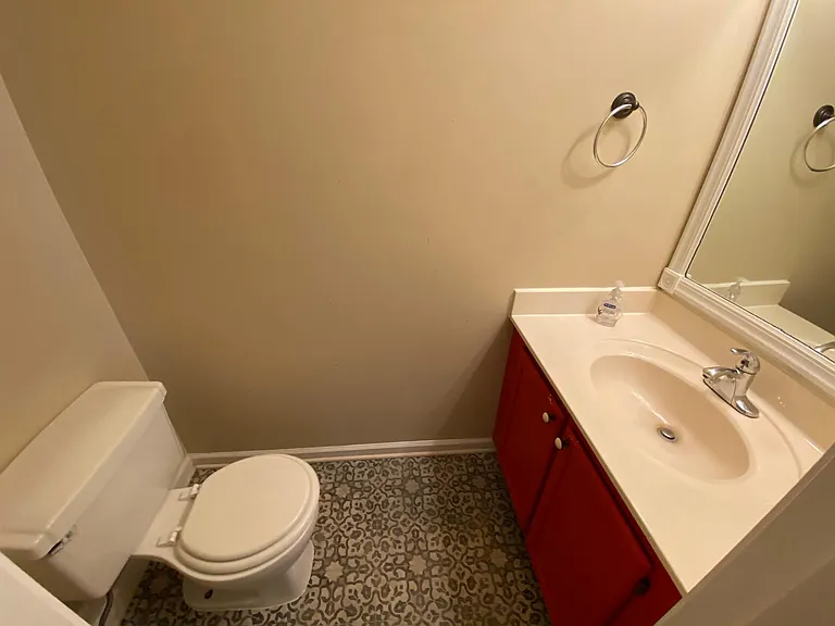 22 Old Pond Ct — Photo 4