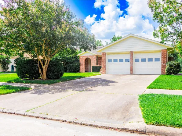12231 Meadowdale Dr, Meadows Place, TX 77477