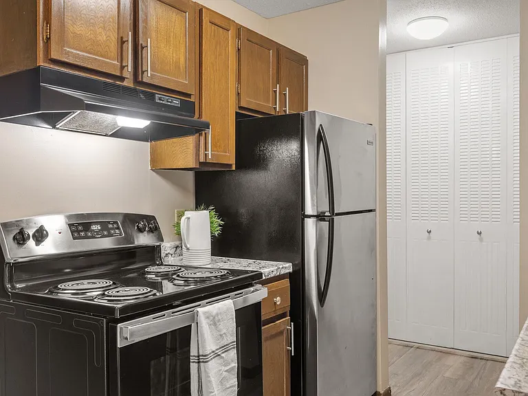 Eastgate Apartments — Photo 31
