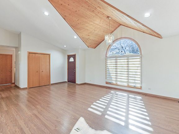 4th image of 265 Old Darby Ln