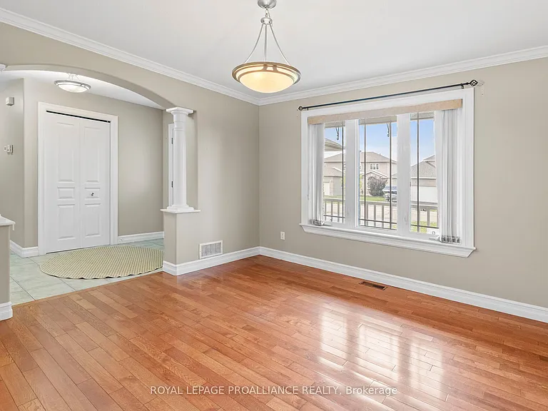 1009 Crestwood Dr — Photo 8